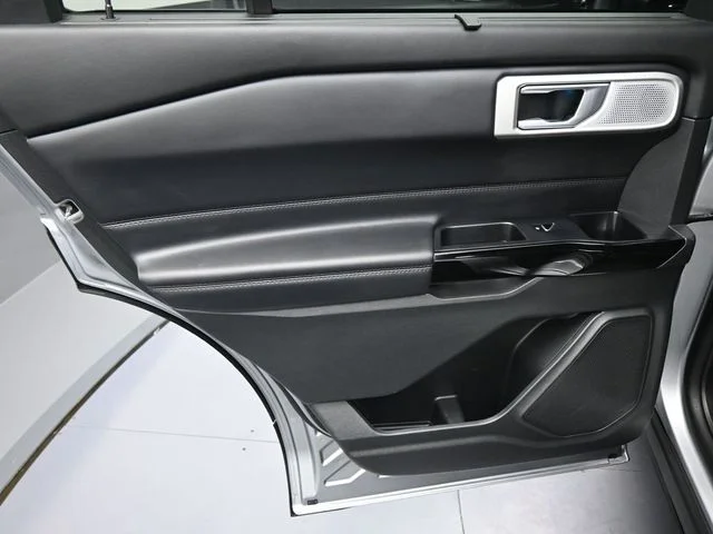 Used 2023 Silver Ford Platinum image 10