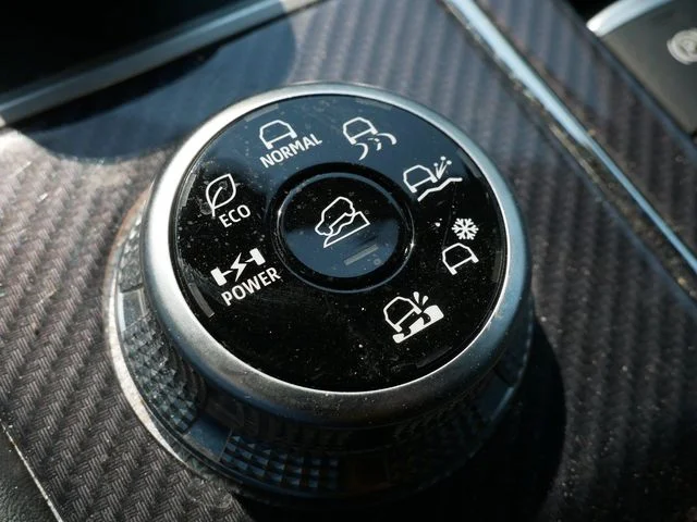 Certified Used 2024 White Diamond Mitsubishi SEL image 25