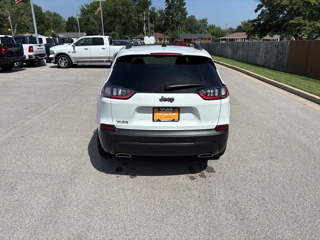 Certified Used 2021 White Jeep Latitude Lux image 4