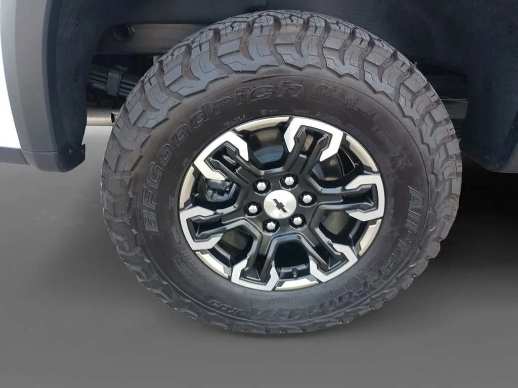 Used 2025 Summit White Chevrolet ZR2 image 10
