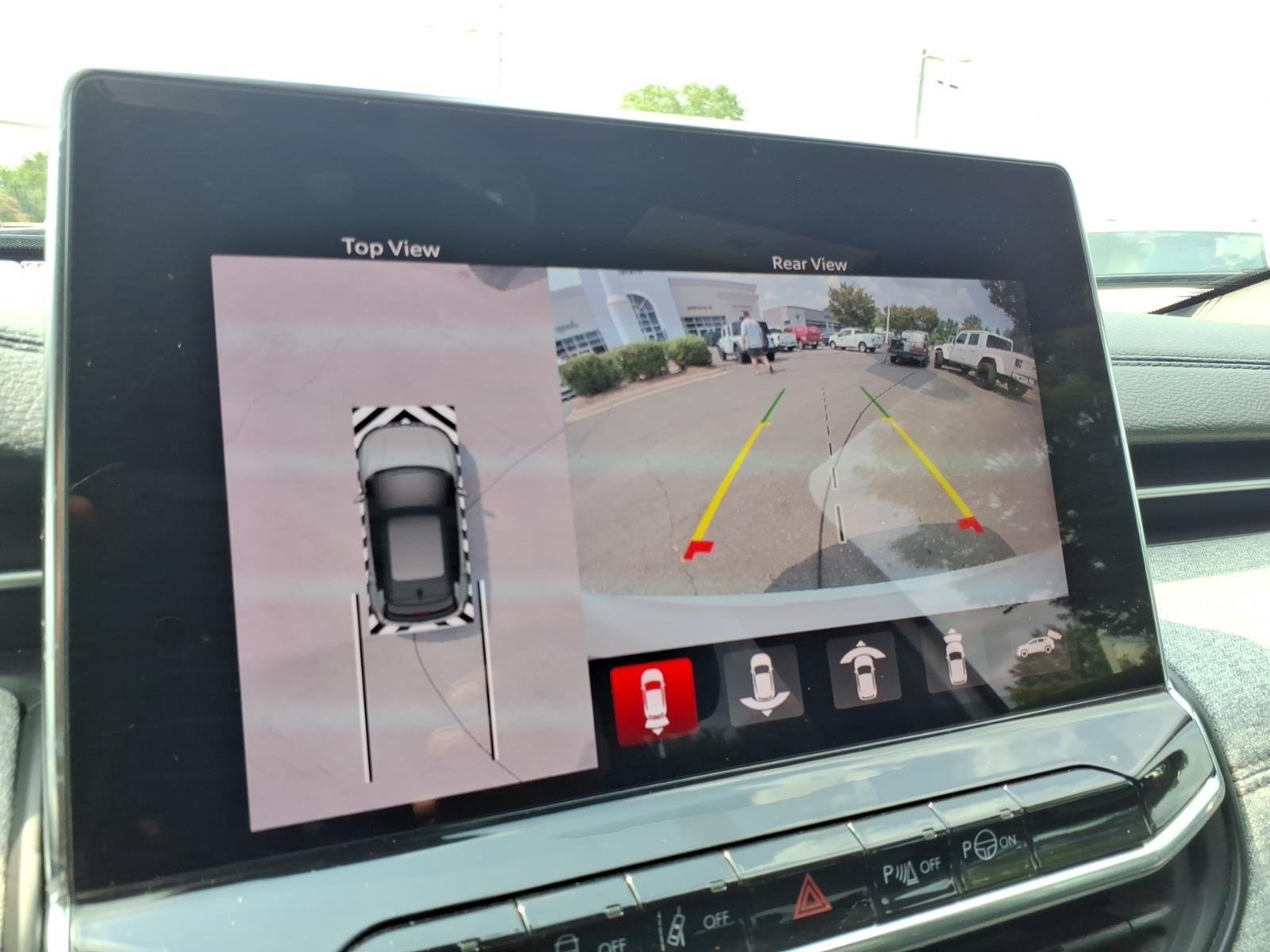 Used 2023 Bright White Clearcoat Jeep Latitude Lux image 4