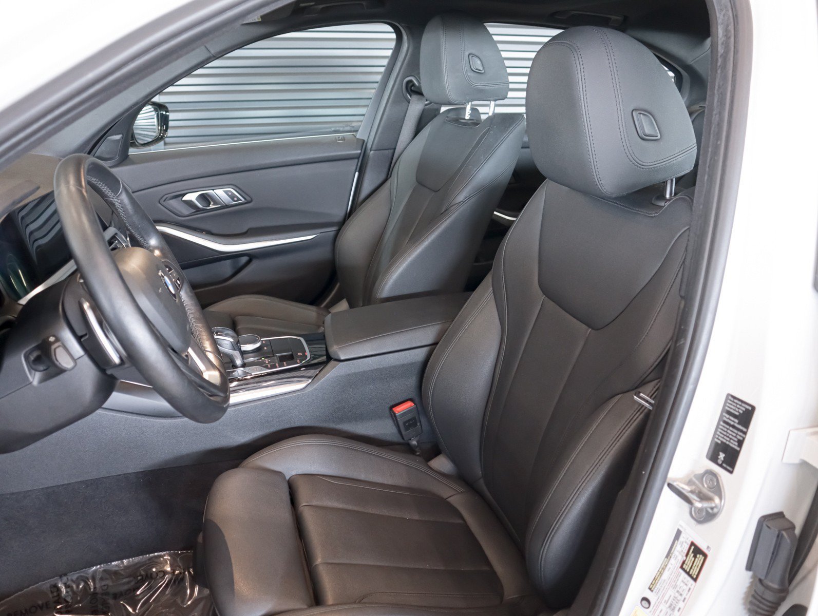 Used 2019 Alpine White BMW 330i image 6