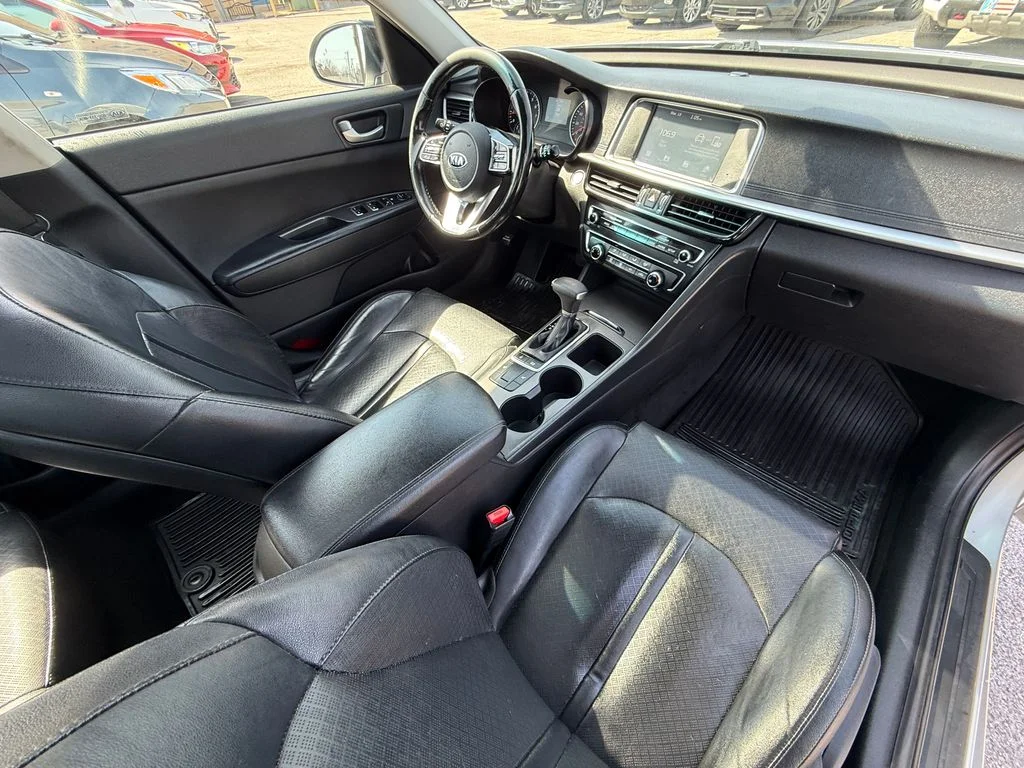 Used 2020 Silver Kia SE image 15