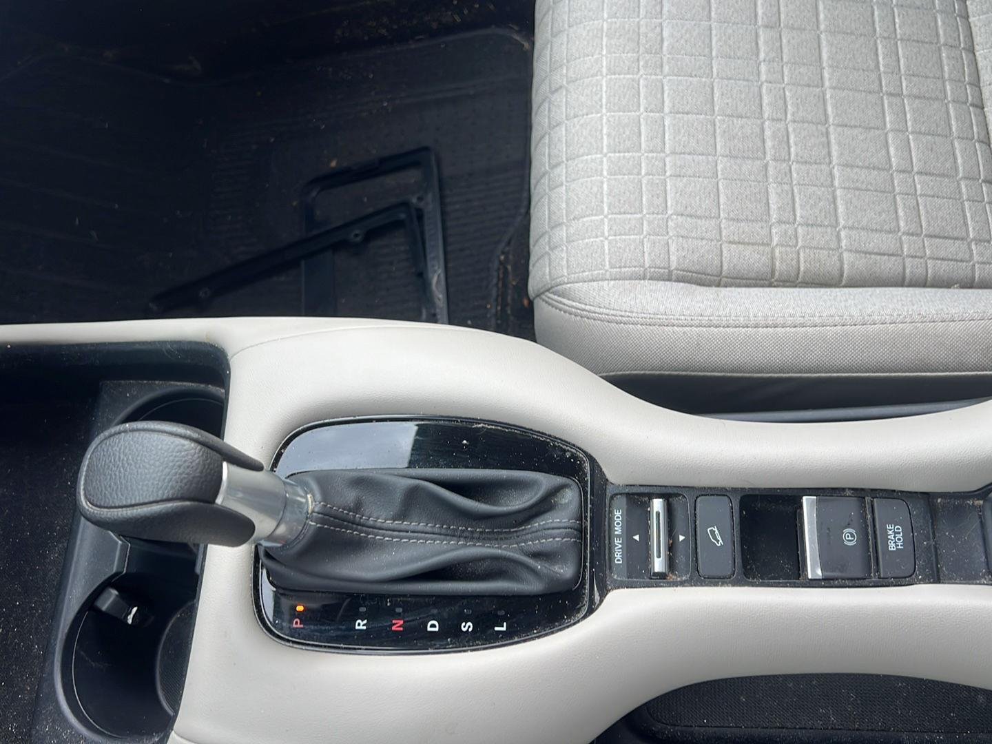 Used 2025 Platinum White Pearl Honda LX image 20