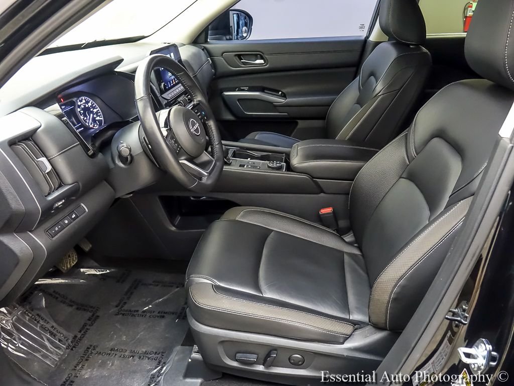 Certified Used 2025 Super Black Nissan SL image 9