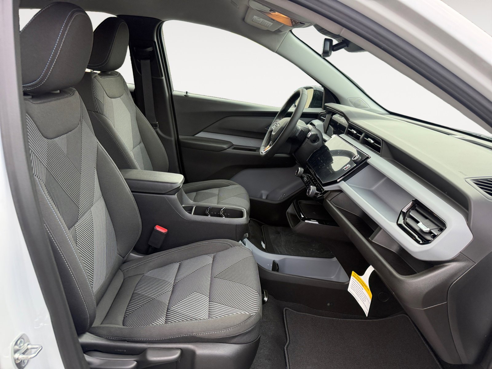 New 2027 Summit White Chevrolet LT image 19