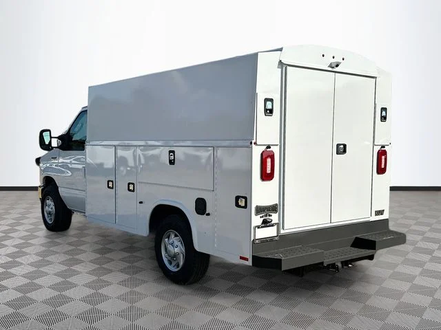 New 2026 Oxford White Ford Base image 4