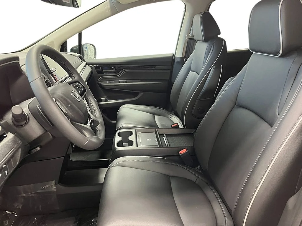 New 2026 Platinum White Pearl Honda Touring image 15