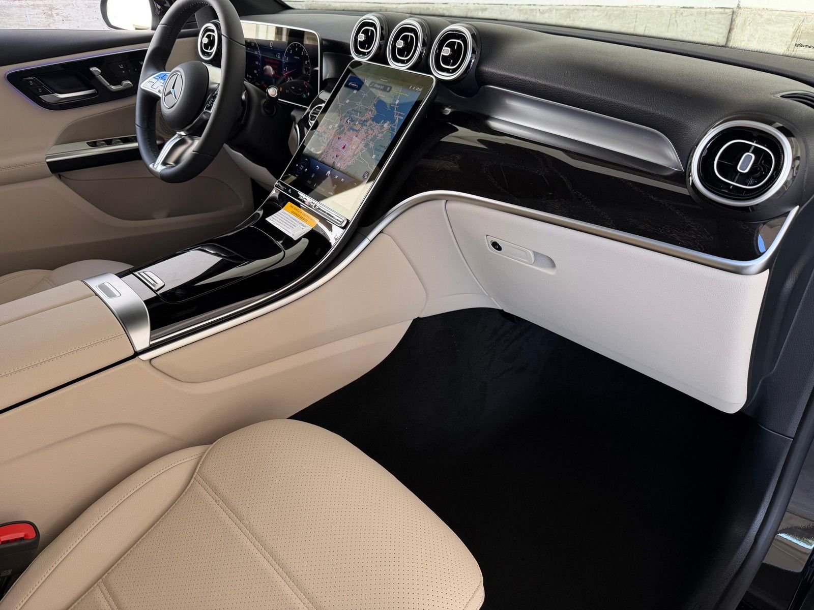 New 2026 Black Mercedes-Benz GLC 300 image 15