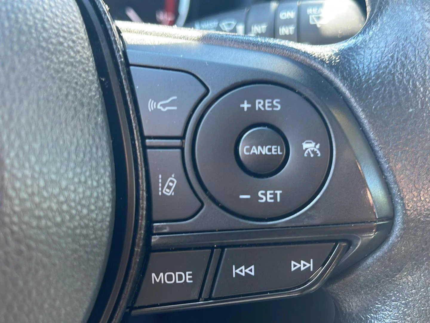 Used 2025 Silver Sky Metallic Toyota XLE image 24