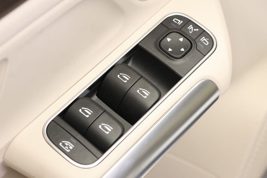 New 2026 Polar White Mercedes-Benz GLA 250 image 35