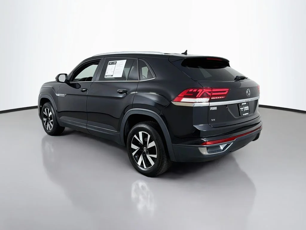 Used 2021 Deep Black Pearl Volkswagen 2.0T SE image 5