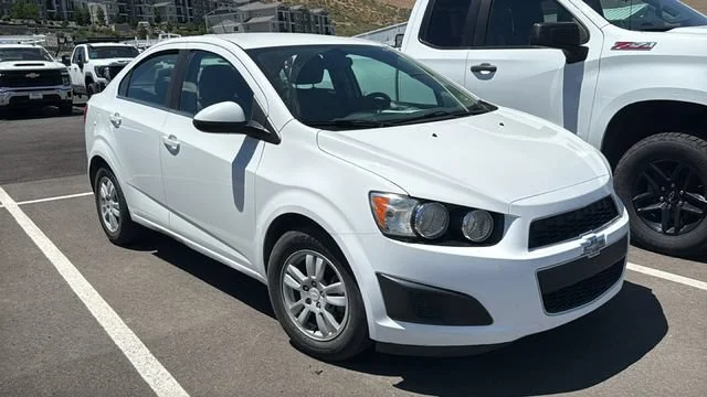 Used 2015 SUMMIT WHITE Chevrolet LT image 2