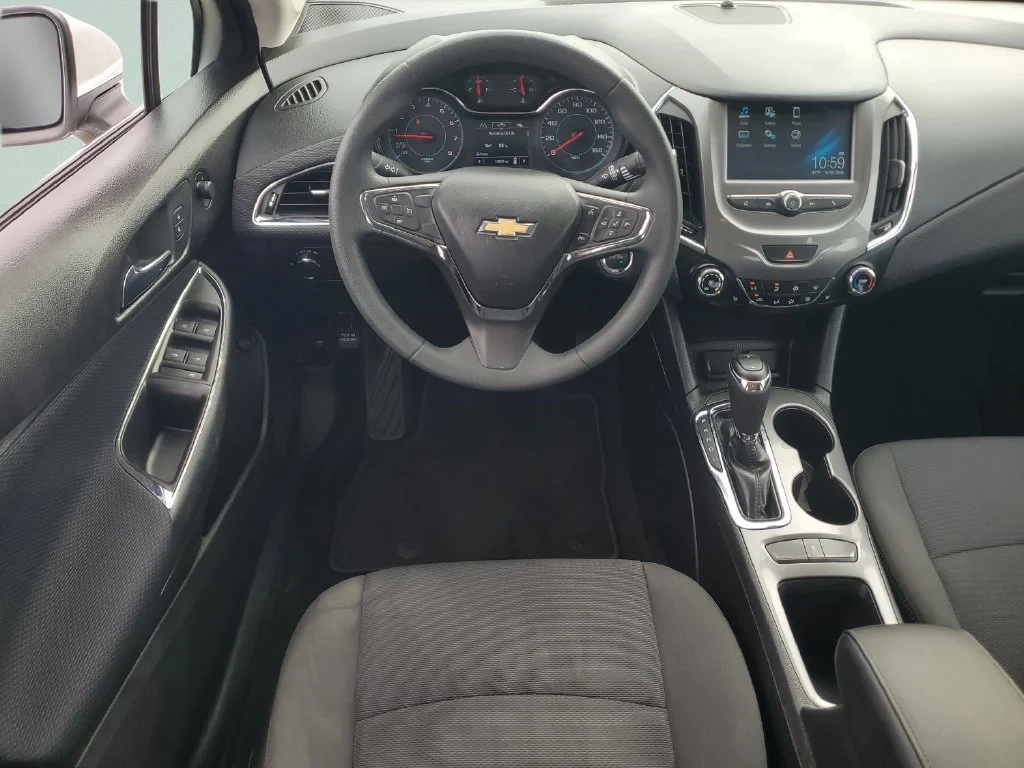 Used 2017 SUMMIT WHITE Chevrolet LT image 12