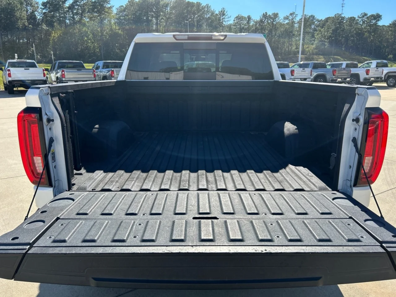 Used 2020 WHITE FROST TRICOAT GMC SLT image 7