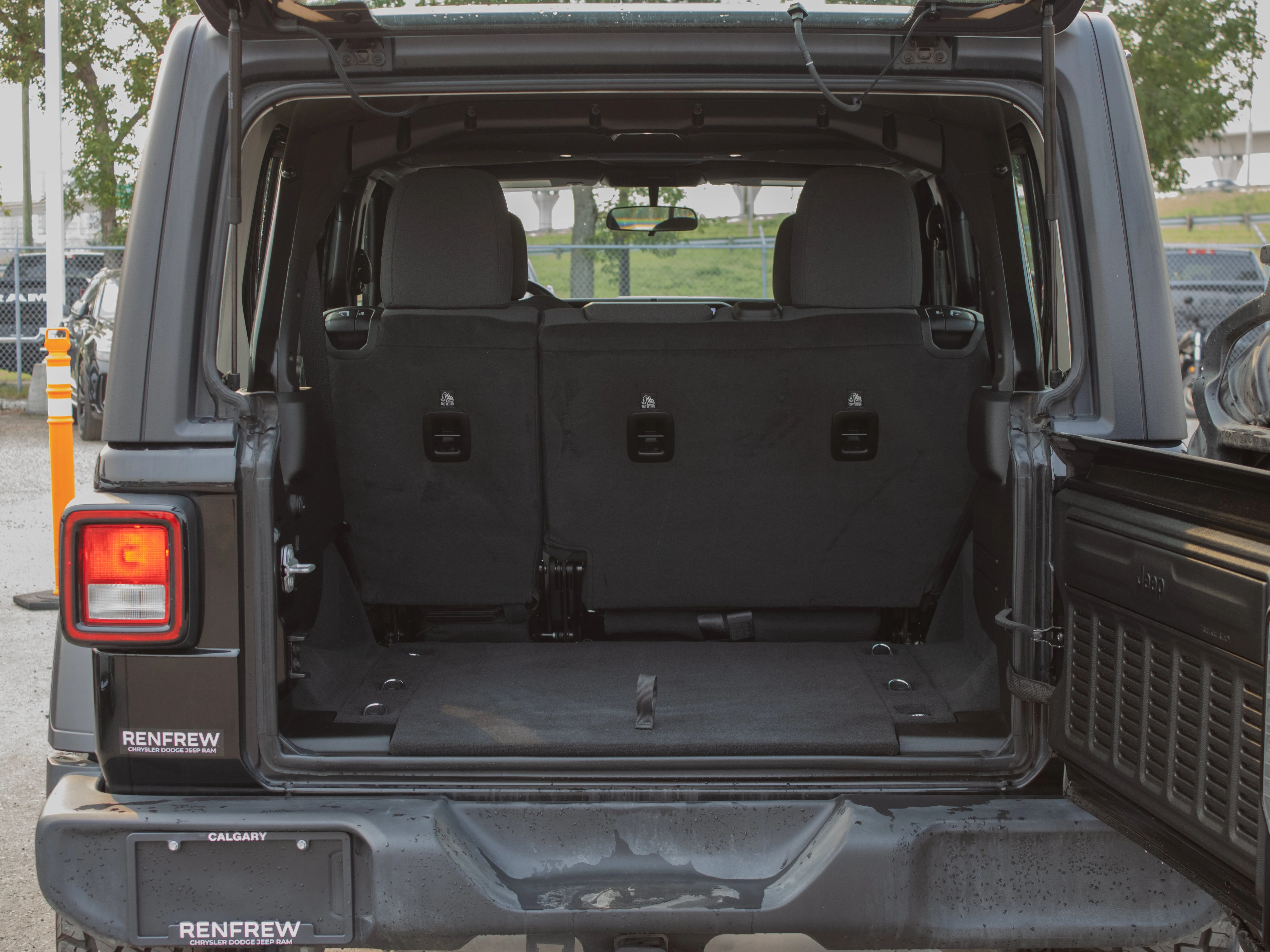 Certified Used 2024 Black Jeep Sport * No Accidents | Hardtop | 3.6L V6 | Skid Plates | Local Trade-In | Apple CarPlay image 18