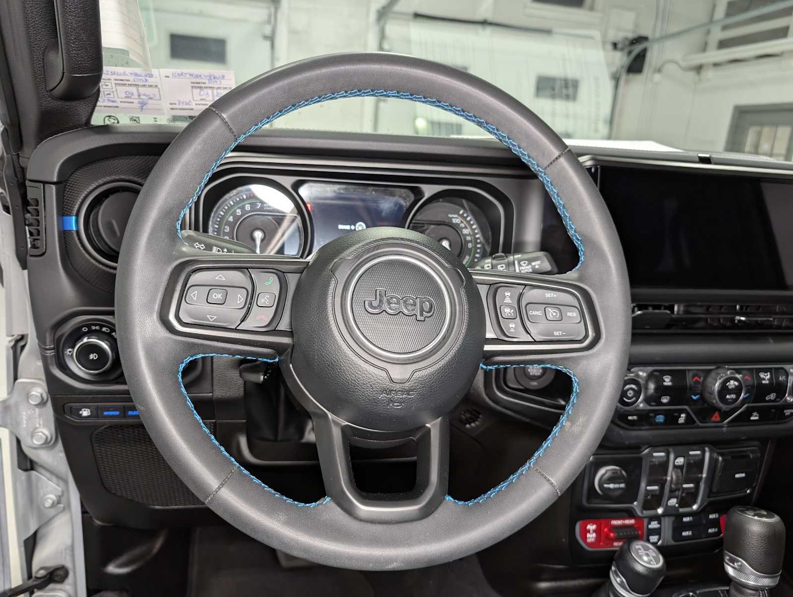Used 2024 Silver Zynith Clearcoat Jeep Rubicon image 40