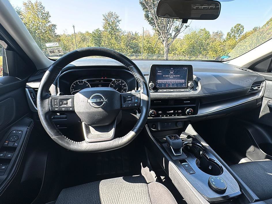 Used 2025 Super Black Nissan SV image 29