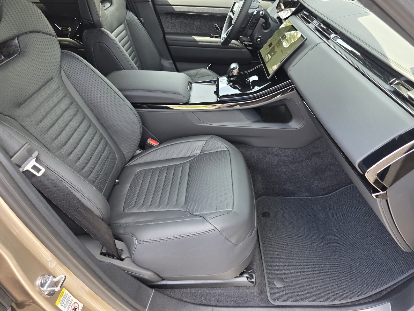 New 2026 Sunset Gold Land Rover P635 SV image 3