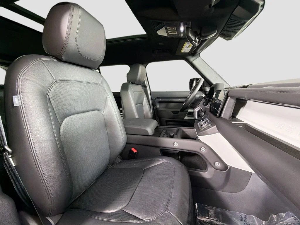 Used 2024 Gray Land Rover S image 30