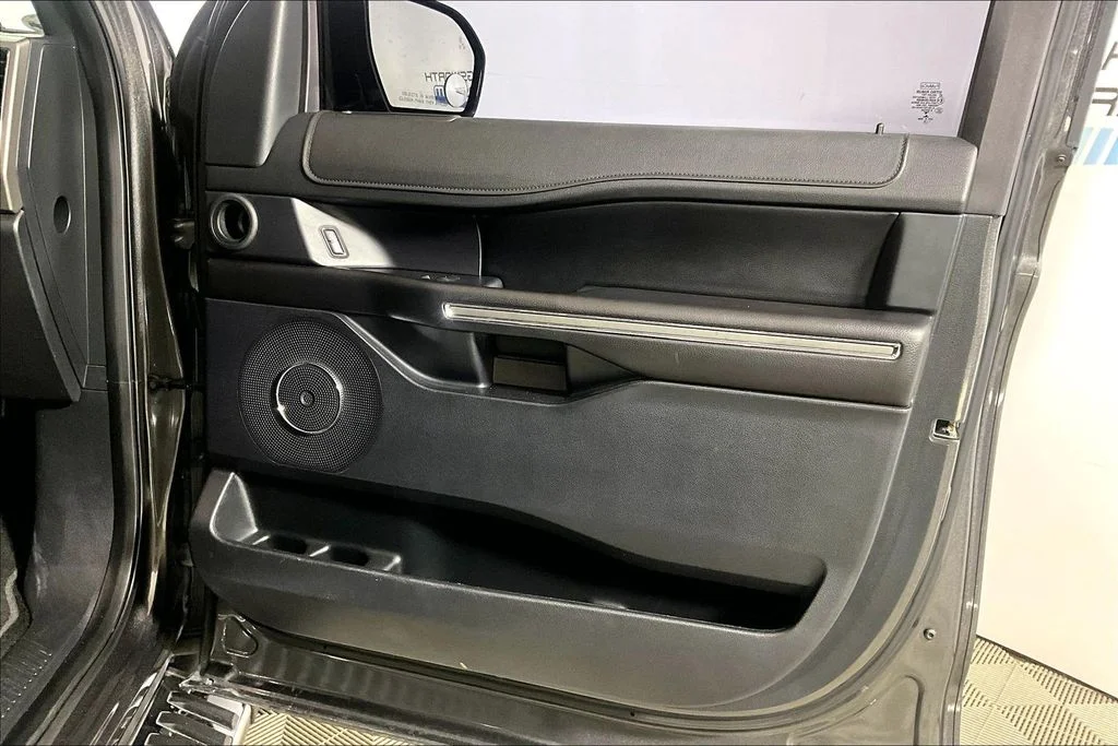 Certified Used 2018 Magnetic Ford XLT image 19