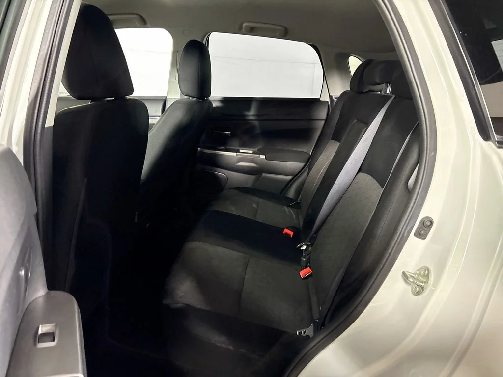 Used 2021 White Mitsubishi 2.0 SE image 19