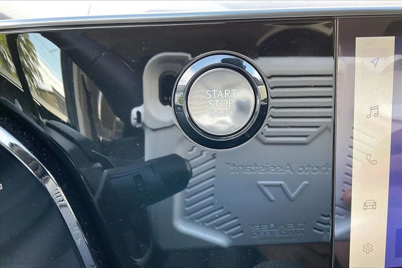 Used 2025 White Lexus 250 Premium image 28