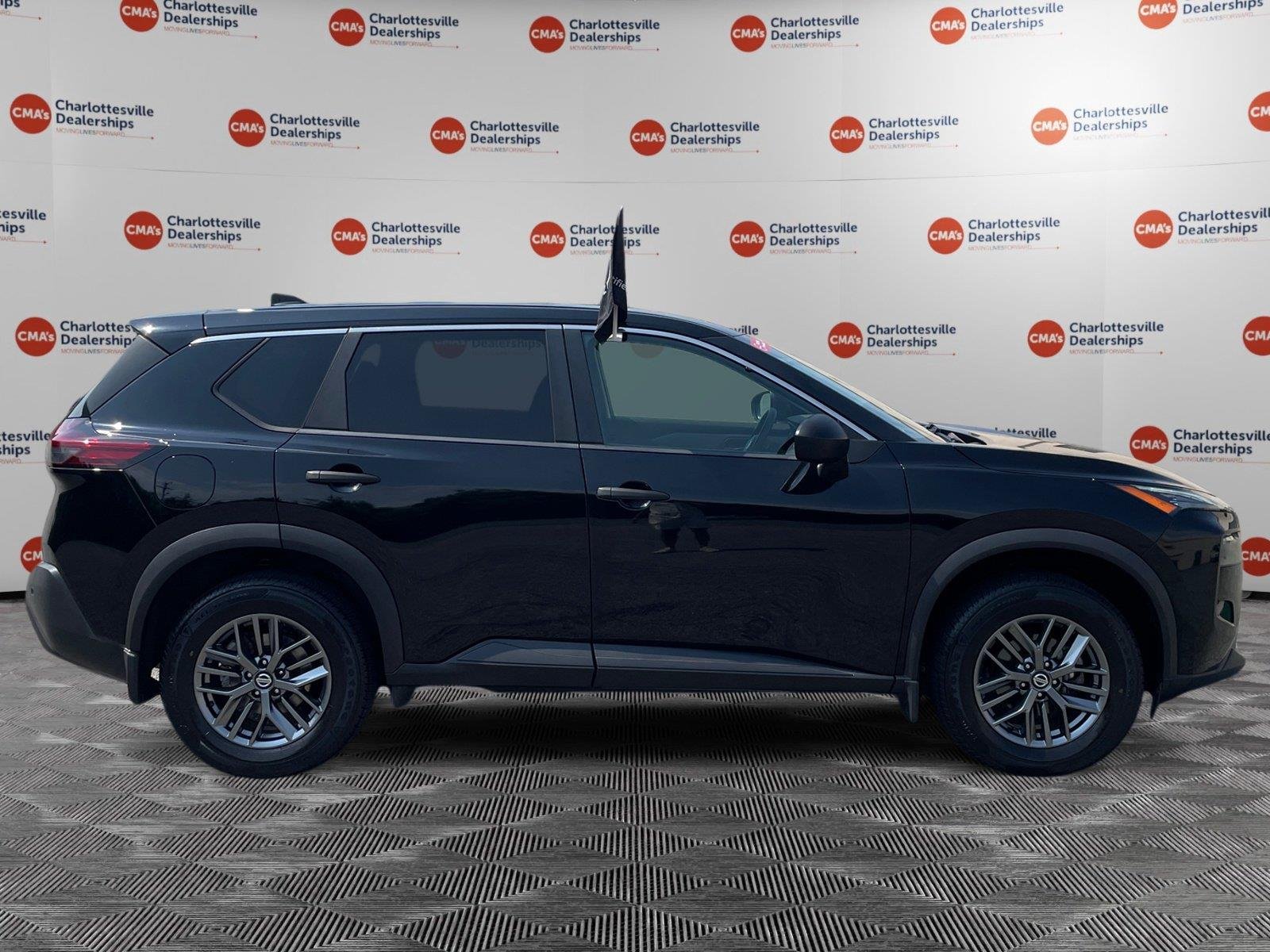Used 2021 Super Black Nissan S image 6