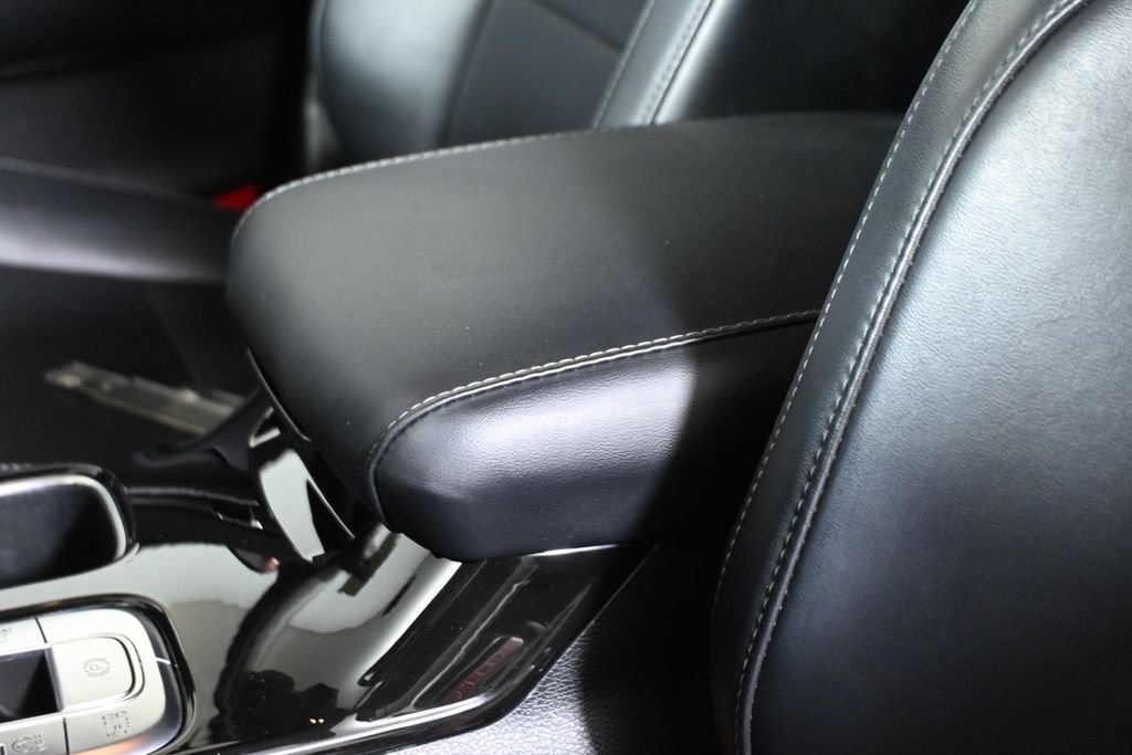 Used 2024 Red Kia S image 25