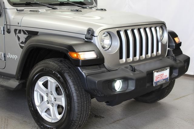 Used 2019 Silver Jeep Unlimited Sport S image 3