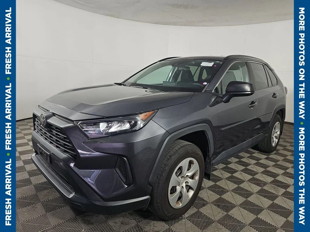 2020 Toyota RAV4 LE AWD's photo