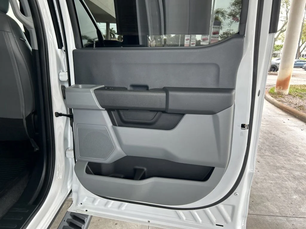 Used 2025 White Ford XL image 33