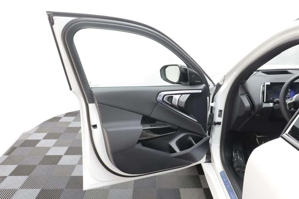 New 2026 White BMW M50 xDrive image 6