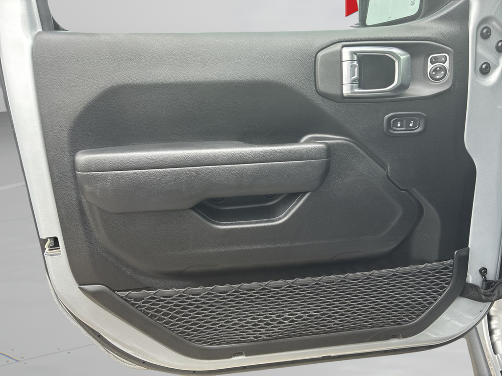 Used 2023 Silver Jeep Rubicon image 33