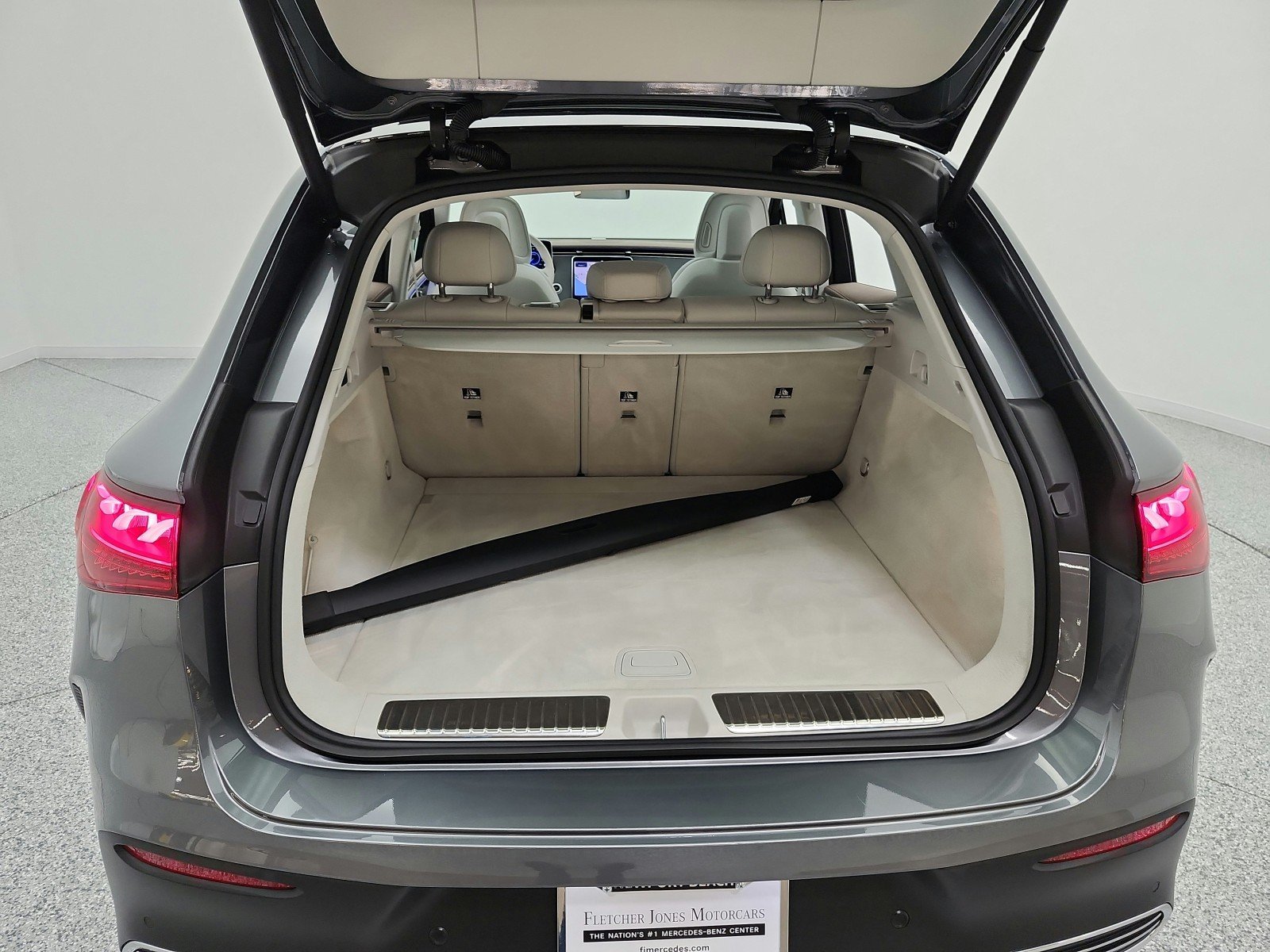 Used 2023 Selenite Grey Metallic Mercedes-Benz EQE 350+ SUV image 29