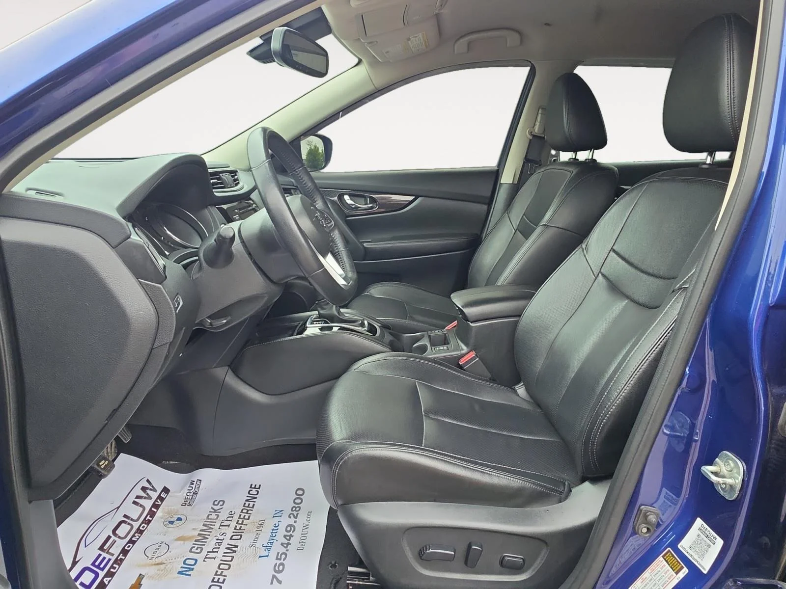 Used 2018 Caspian Blue Nissan SL image 10