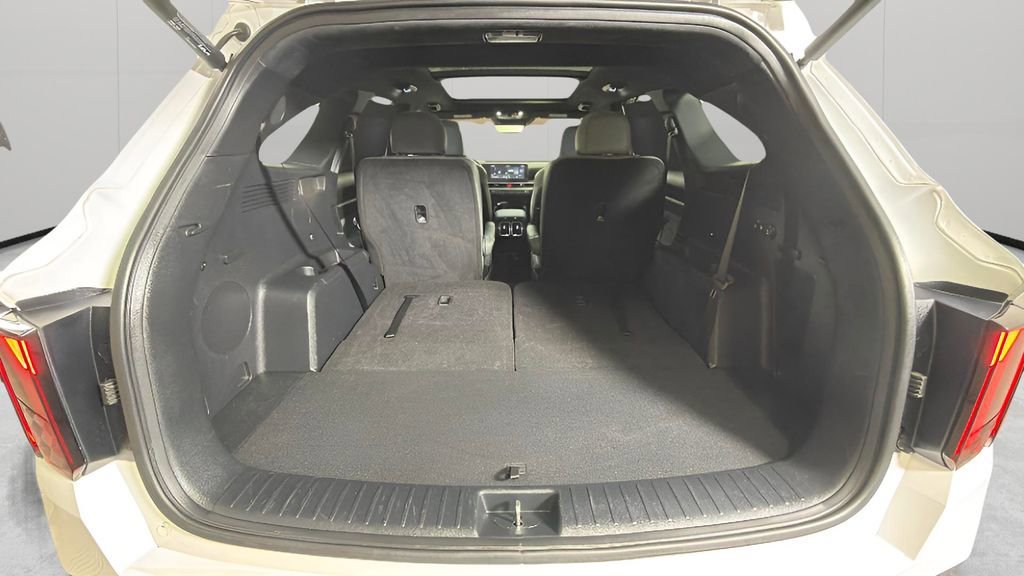 Used 2024 White Kia X-Pro SX Prestige image 30