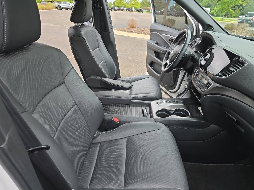 Used 2022 Beige Honda EX-L image 11