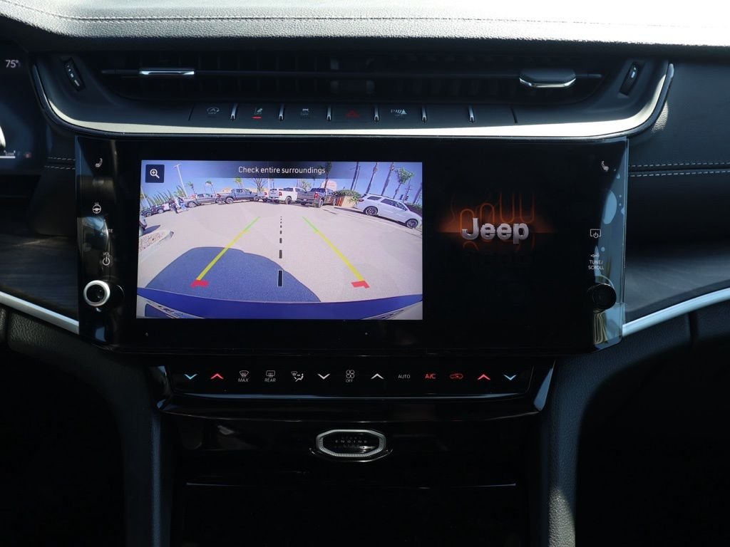 New 2026 Diamond Black Crystal Pearl-Coat Exterior Paint Jeep Limited image 29