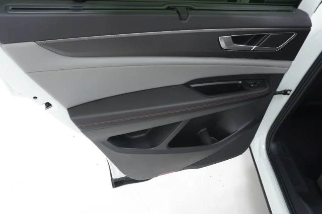 New 2026 Opal White Pearl Volkswagen 2.0T Peak Edition image 21