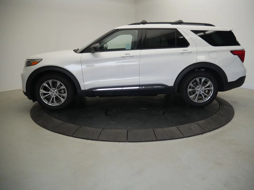 Used 2021 White Metallic Ford XLT image 2
