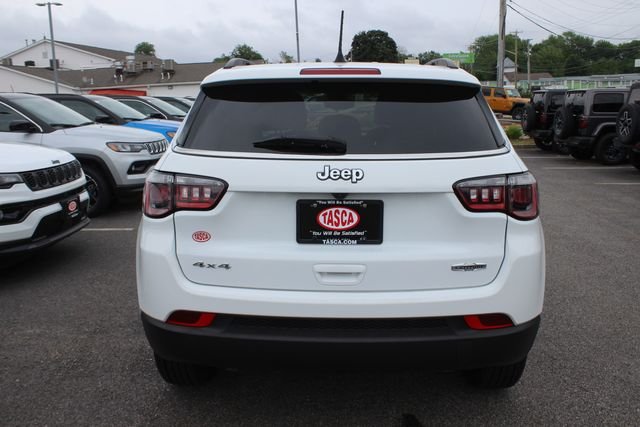 Used 2024 White Jeep Latitude image 26