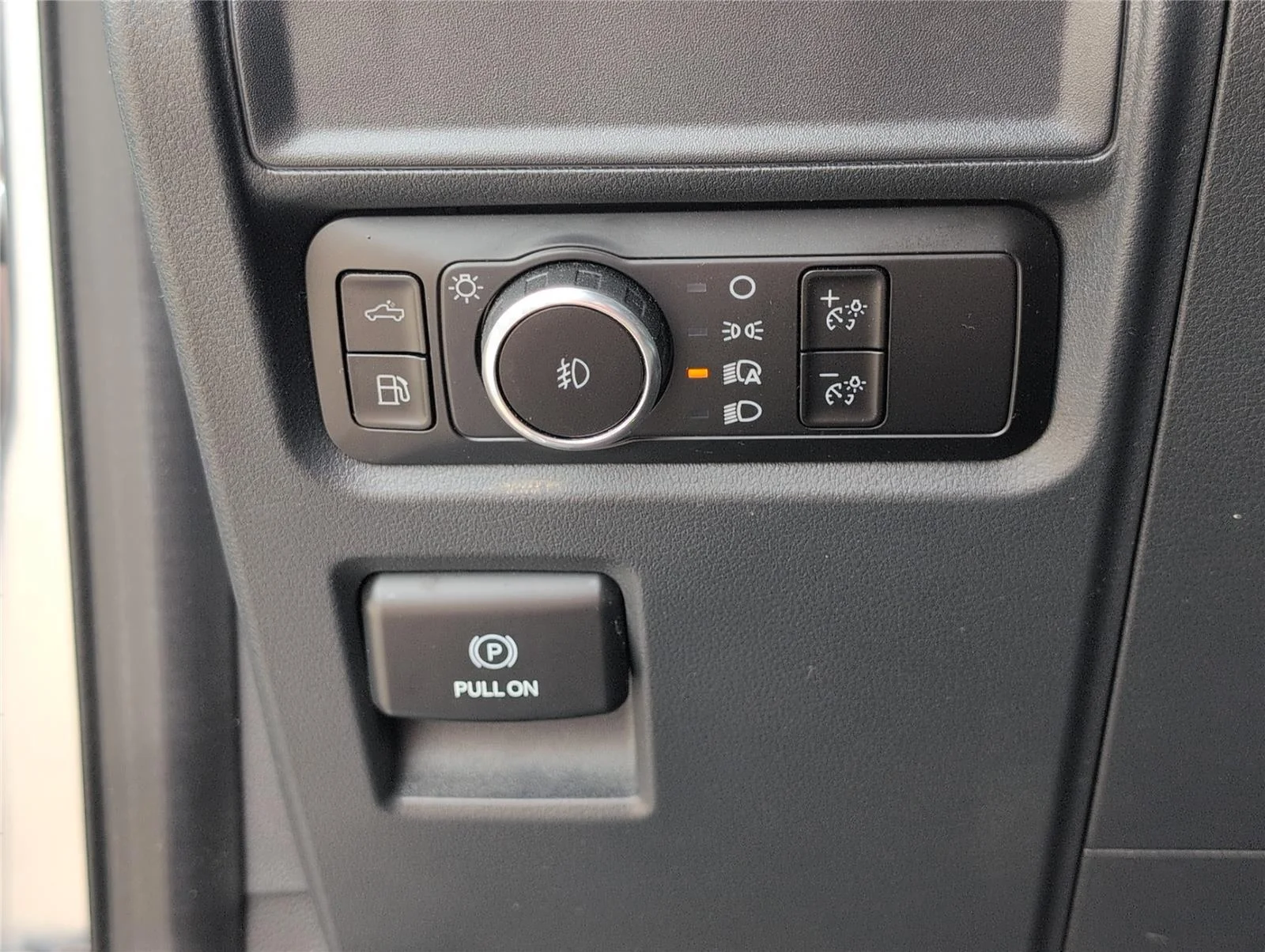 Used 2024 Iconic Silver Ford XLT image 23
