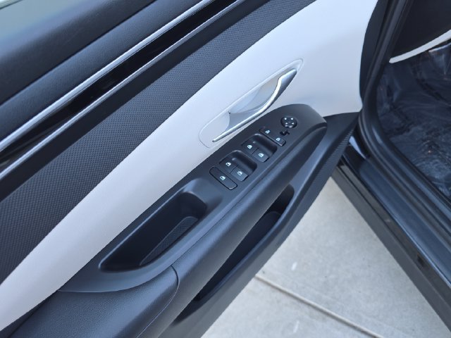 Used 2024 Black Hyundai SEL image 11