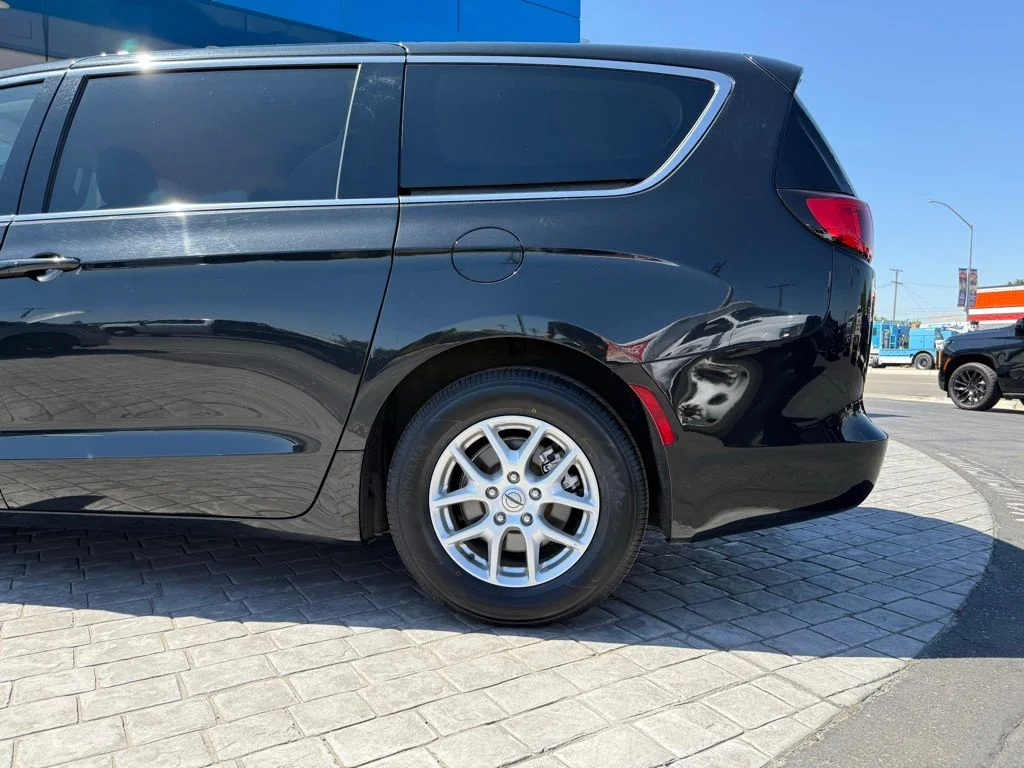 Used 2023 Black Chrysler LX image 13