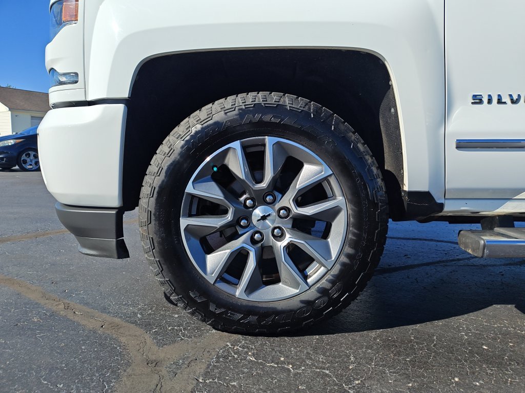 Used 2018 SUMMIT WHITE Chevrolet LTZ image 10