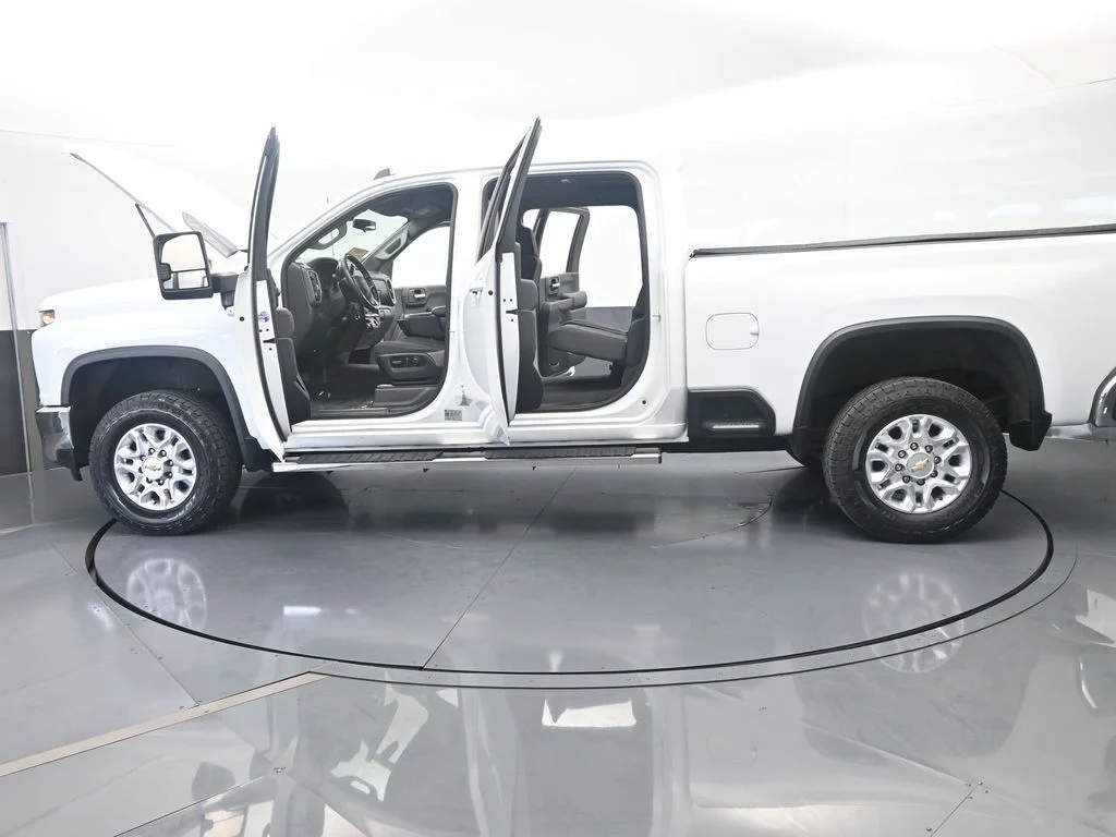 Used 2022 Summit White Chevrolet LT image 68