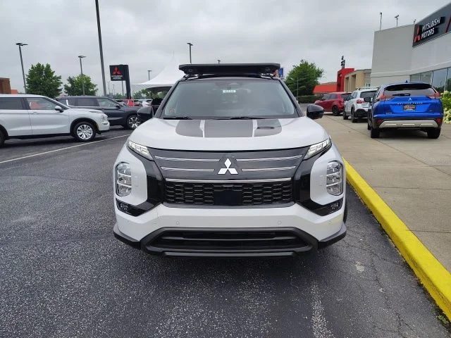 New 2025 White Mitsubishi Trail Edition image 2
