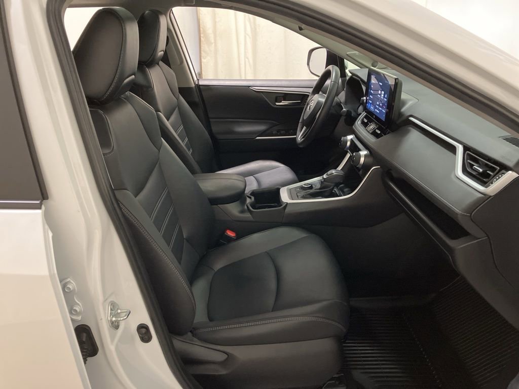 Used 2023 White Toyota Hybrid XLE Premium image 19