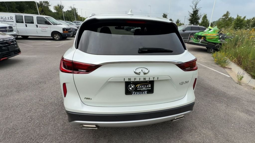 Certified Used 2023 Radiant White INFINITI LUXE image 7